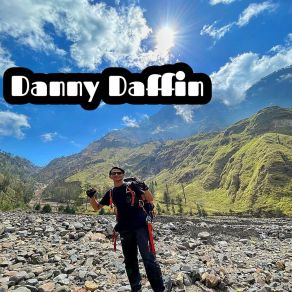 Download track Meratapi Danny Daffin