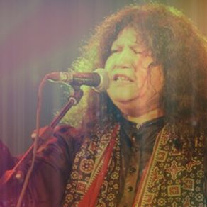 Download track Gul Hui Jaati Hai Afsurda Sulagti Abida Parveen