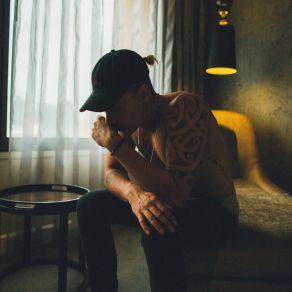 Download track Love Yourself William Singe