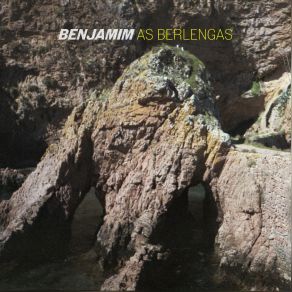 Download track Às Escuras Benjamim