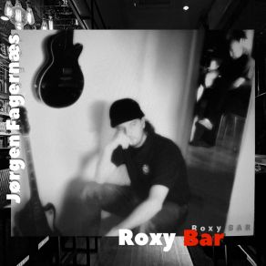 Download track Natvagt På Roxy Bar Jørgen FagernæsHenrik Skriver