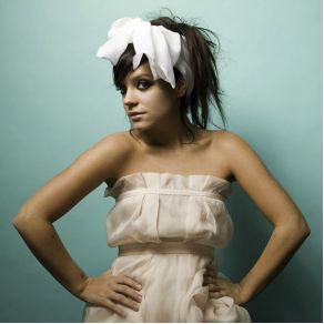 Download track Womanizer (Acoustic Version) Lily Allen