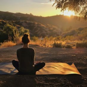 Download track Las Asanas Se Alinean Con La Acústica Alma Dorada