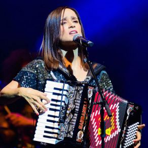 Download track Adoro (En Vivo) Julieta VenegasBronco!