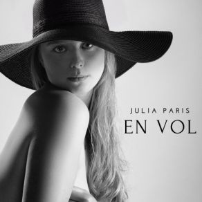 Download track Mes Amis Julia Paris