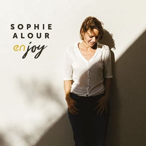 Download track Sous Tous Les Toits Du Monde Sophie Alour