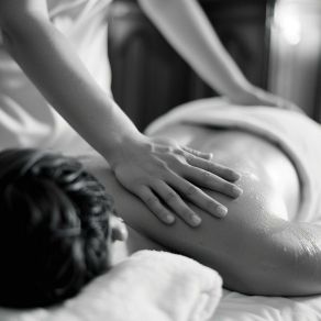 Download track Soothing Binaural Sounds For Body Massage King Philippe