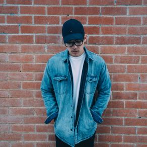 Download track Stiches William Singe