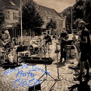 Download track Out Of The Blue Når Far Bli'r Blå