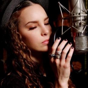 Download track No Entiendo Belinda