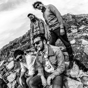 Download track Hijo Del Desierto Zorros Petardos Salvajes