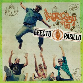 Download track Caminaba Efecto Pasillo