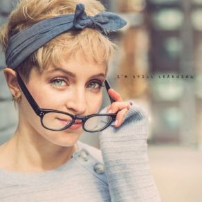 Download track Coffee Shop Barbra Lica