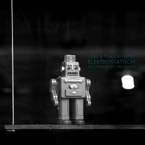 Download track Elektrostatisch Penguin Puppet