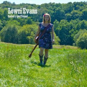 Download track Popeth I Fi' Lowri Evans