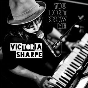 Download track Champagne Supernova Victoria Sharpe