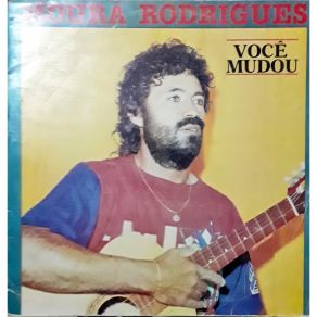 Download track Vivo Tão Sozinho Moura Rodrigues